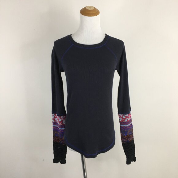 FREE PEOPLE Dark Blue Multicolor Knit Sleeve Insert Rounded Hem Textured Shirt - Picture 4 of 12